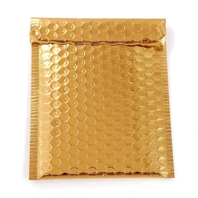 Опаковка със златно фолио и подплата от въздушни мехурчета гръб