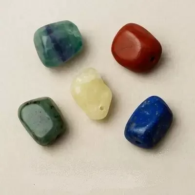 Нъгет мъниста от естествен камък