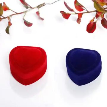 Кадифена кутия за съхранение на пръстен с форма на сърце 4,8x3,5 см - 1 бр