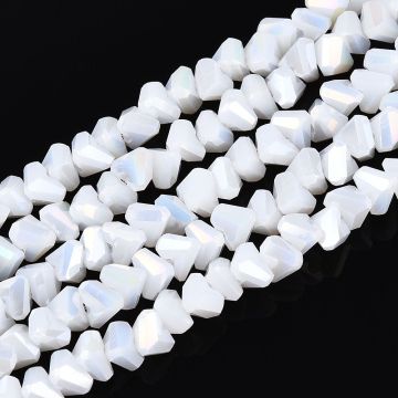 Бели стъклени мъниста AB с триъгълно сечение, 3~3.5x4~4.5x4~4.5 мм - наниз ~35 см