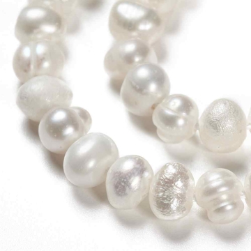 Естествени сладководни перли, клас A, овални в бял цвят 4~5 мм, наниз 35 см