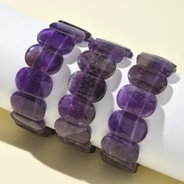 1 Гривна от Аметист с правоъчлни мъниста, разтеглива, диаметър 6,45 см