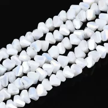 Бели стъклени мъниста AB с триъгълно сечение, 3~3.5x4~4.5x4~4.5 мм - наниз ~35 см