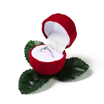 Малка изискана кутия за пръстен, Червена роза покрита с кадифе, 6,65x7,4x4,3 см - 1 бр