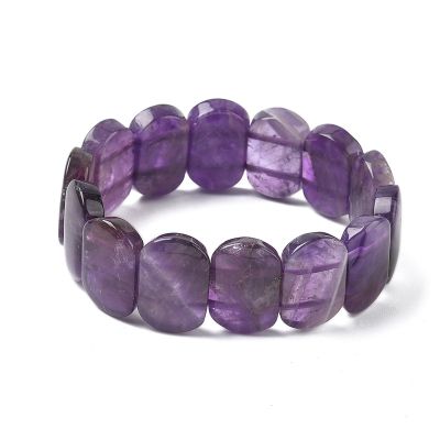 2 Гривна от Аметист с правоъчлни мъниста, разтеглива, диаметър 6,45 см - близък план