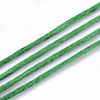 Полиестерен шнур 2мм със сатенирана повърхност Lime Green - чиле 10 м