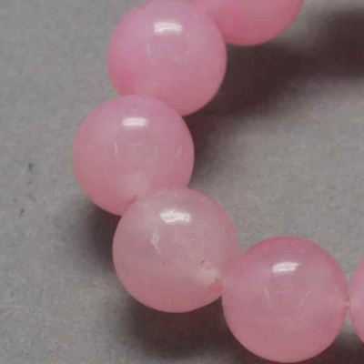 Нефрит мъниста в розово с добавен цвят. Диаметър: 8мм Отвор: 1мм 