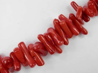 Корал (реплика) в червен цвят, чипс 4~18x2~5x2~4мм - наниз 38- 40см