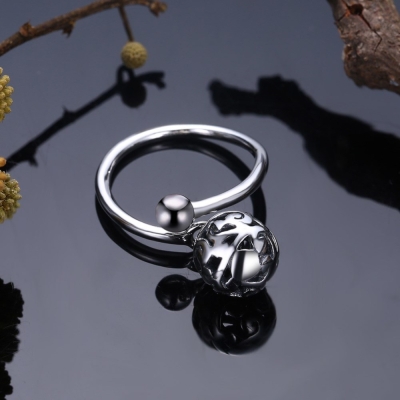Сребърен пръстен с декорирана висулка от сребро а