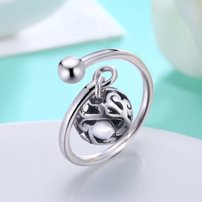 Сребърен пръстен с декорирана висулка от сребро д