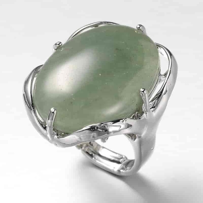 Регулируем пръстен с естествен зелен Авантюрин с месингов обков в платинен цвят - 1брой