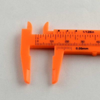 Пластмасов шублер, оранжево червен 10,5x4,4x0,5 см  - 1 бр  